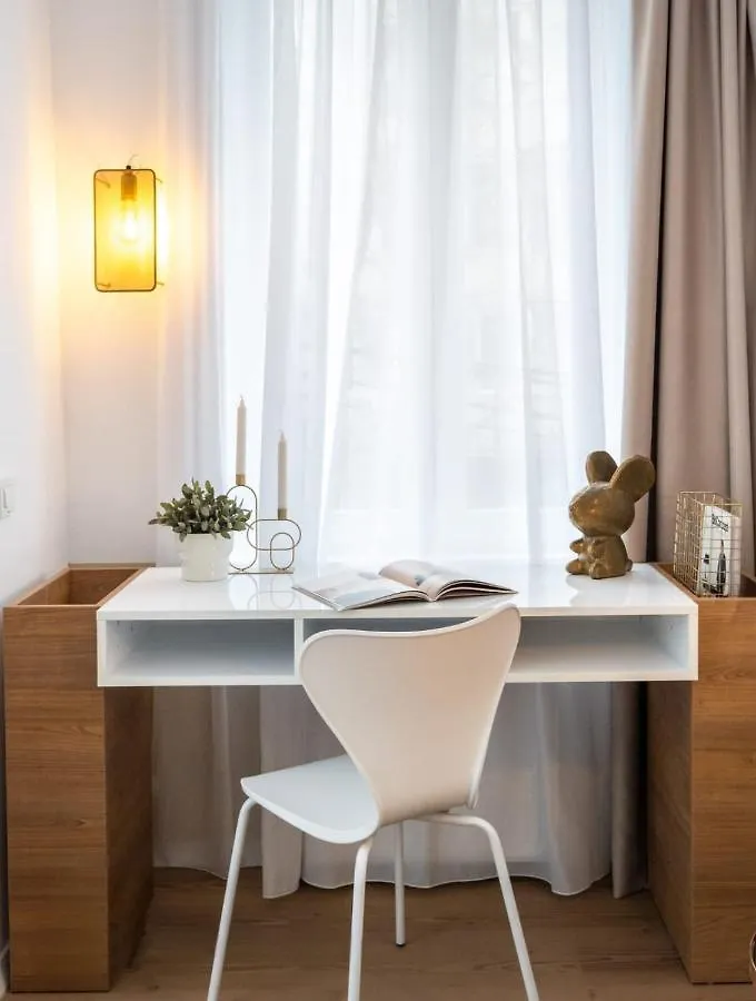 Cozy Cheerful In Center Bucharest Apartment