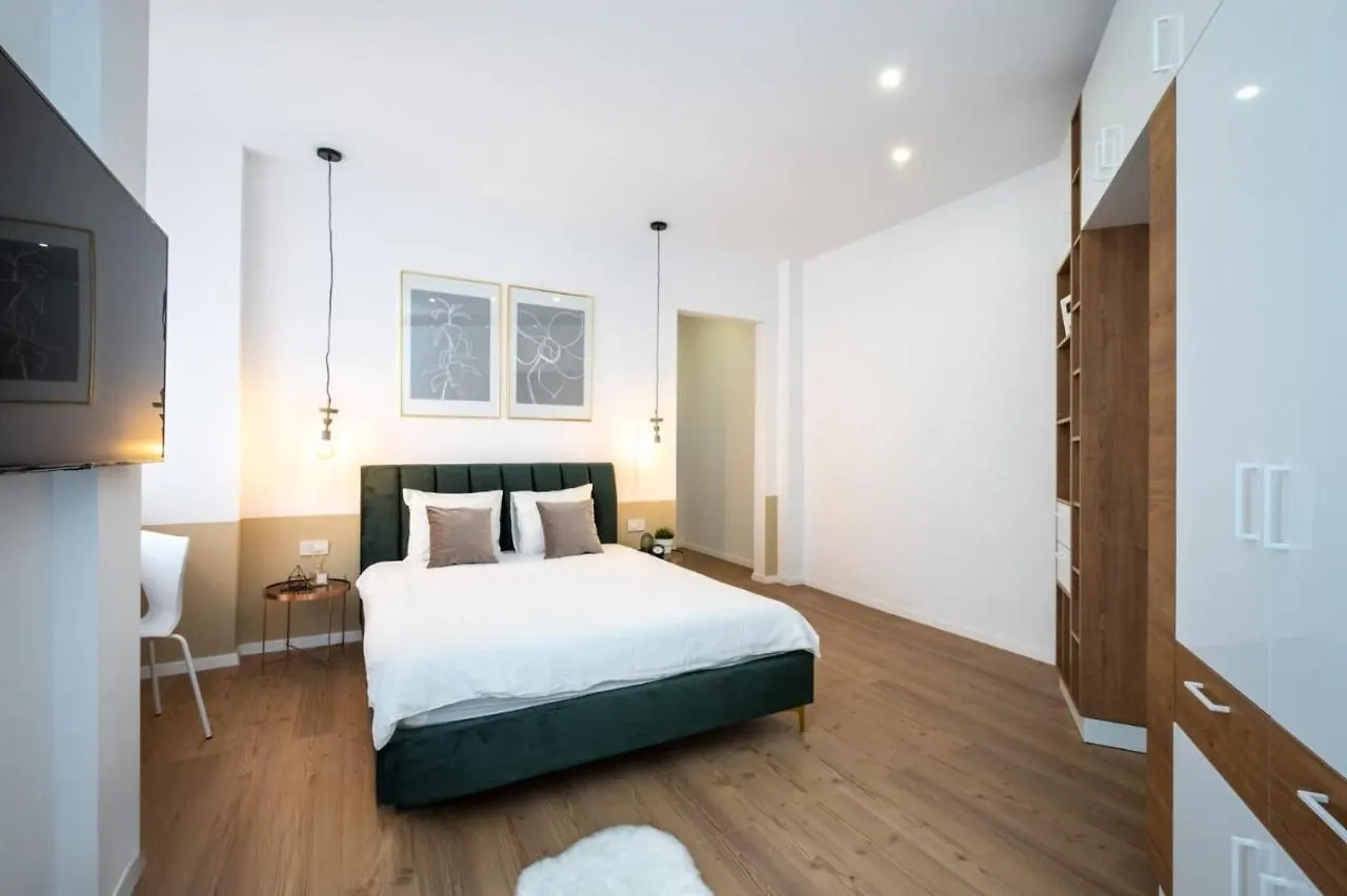 Cozy Cheerful In Center Bucharest Apartment