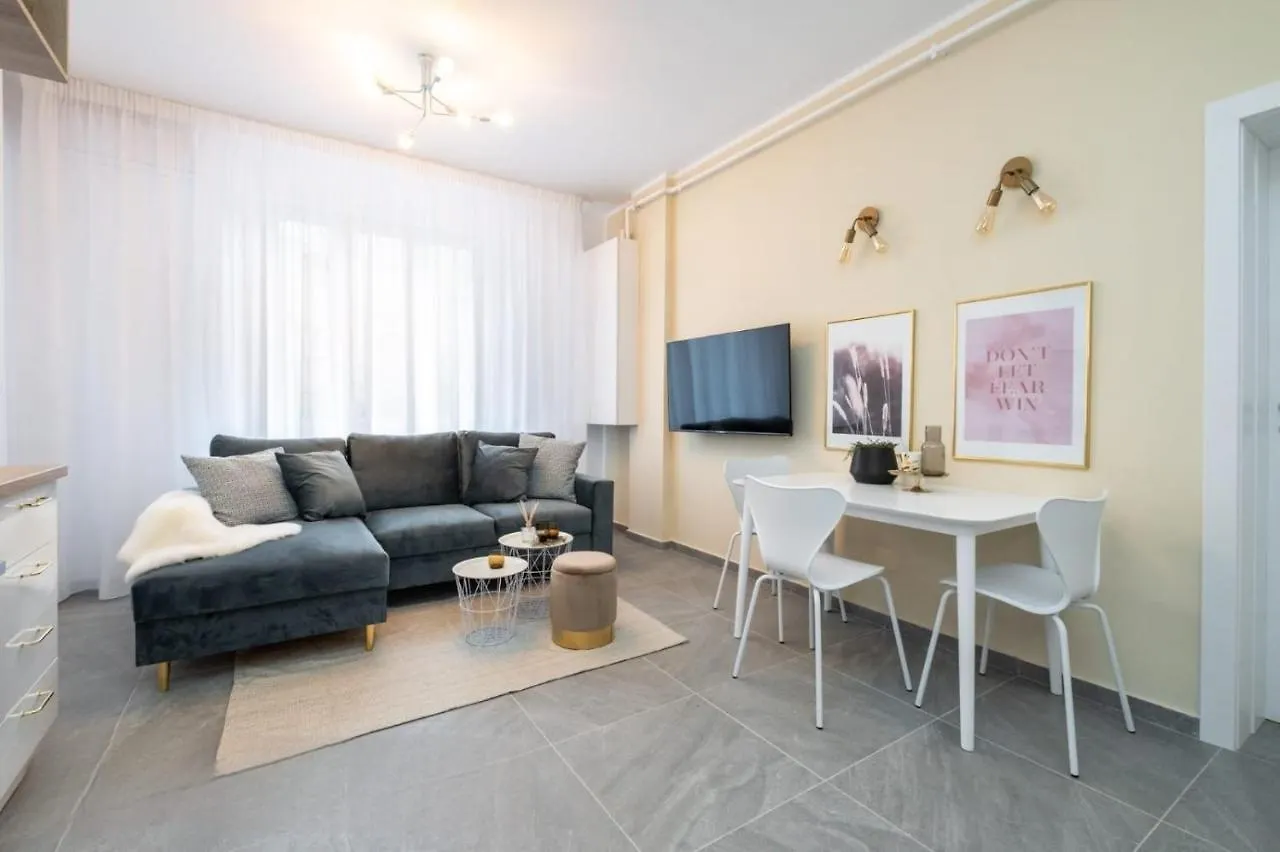 Cozy Cheerful In Center Bucharest Apartment