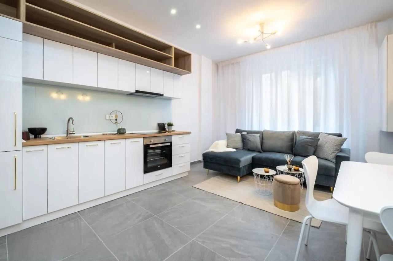 Cozy Cheerful In Center Bucharest Apartment