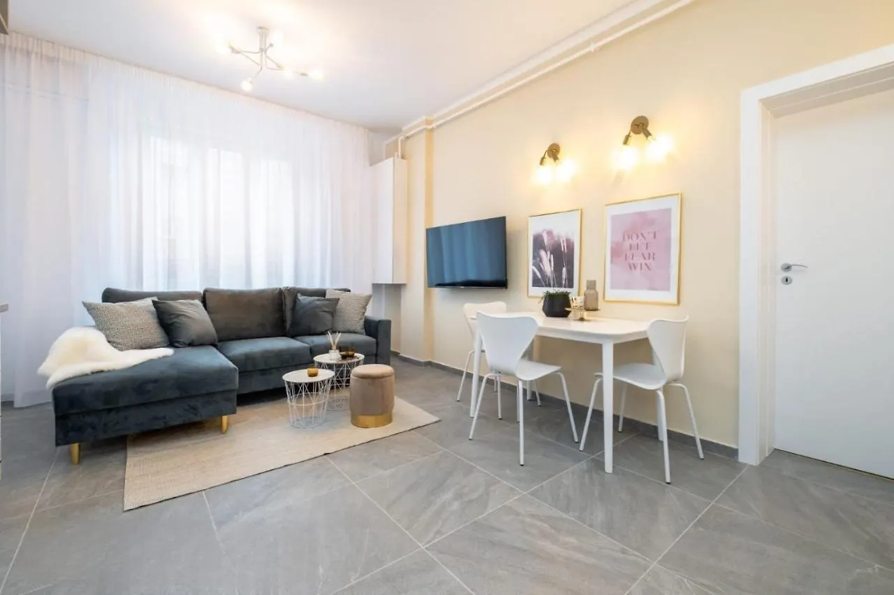 Cozy Cheerful In Center Bucharest Apartment