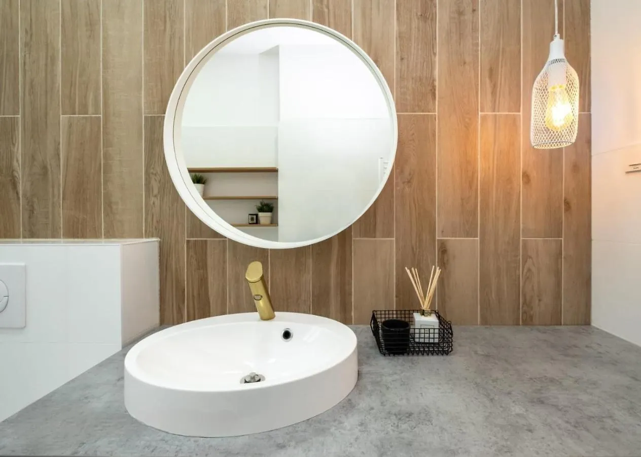 Cozy Cheerful In Center Bucharest Apartment